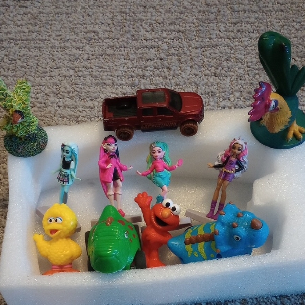 Colorful Kids Toy Set with Figures and Vehicles LoL